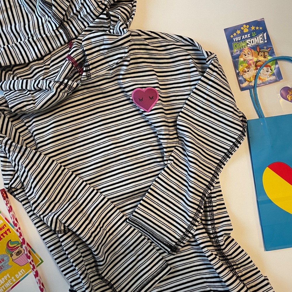 Sz 10 Tea Collection 
striped high low hooded tunic with heart patch